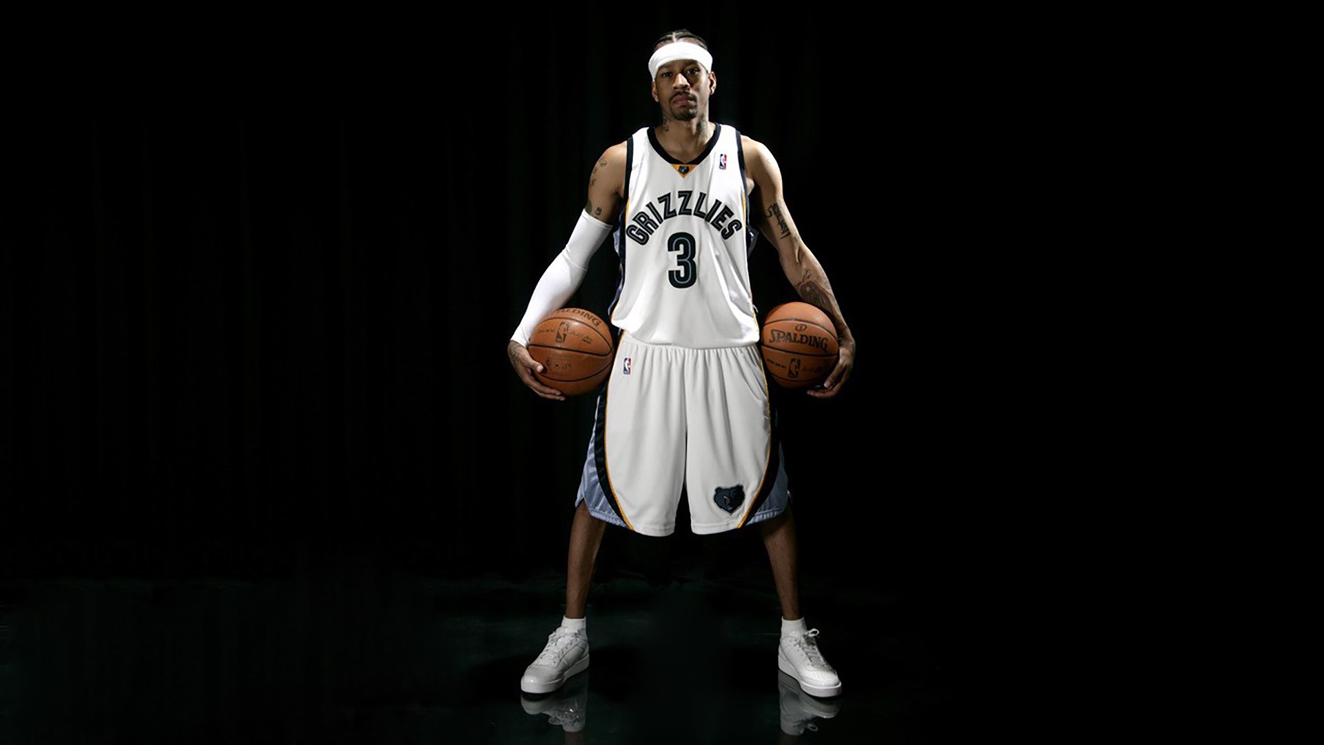 米乐中国平台-詹姆斯焦点对战，姆巴佩与50激战MAD分钟，锐不可当胜负难料！比赛高潮迭起