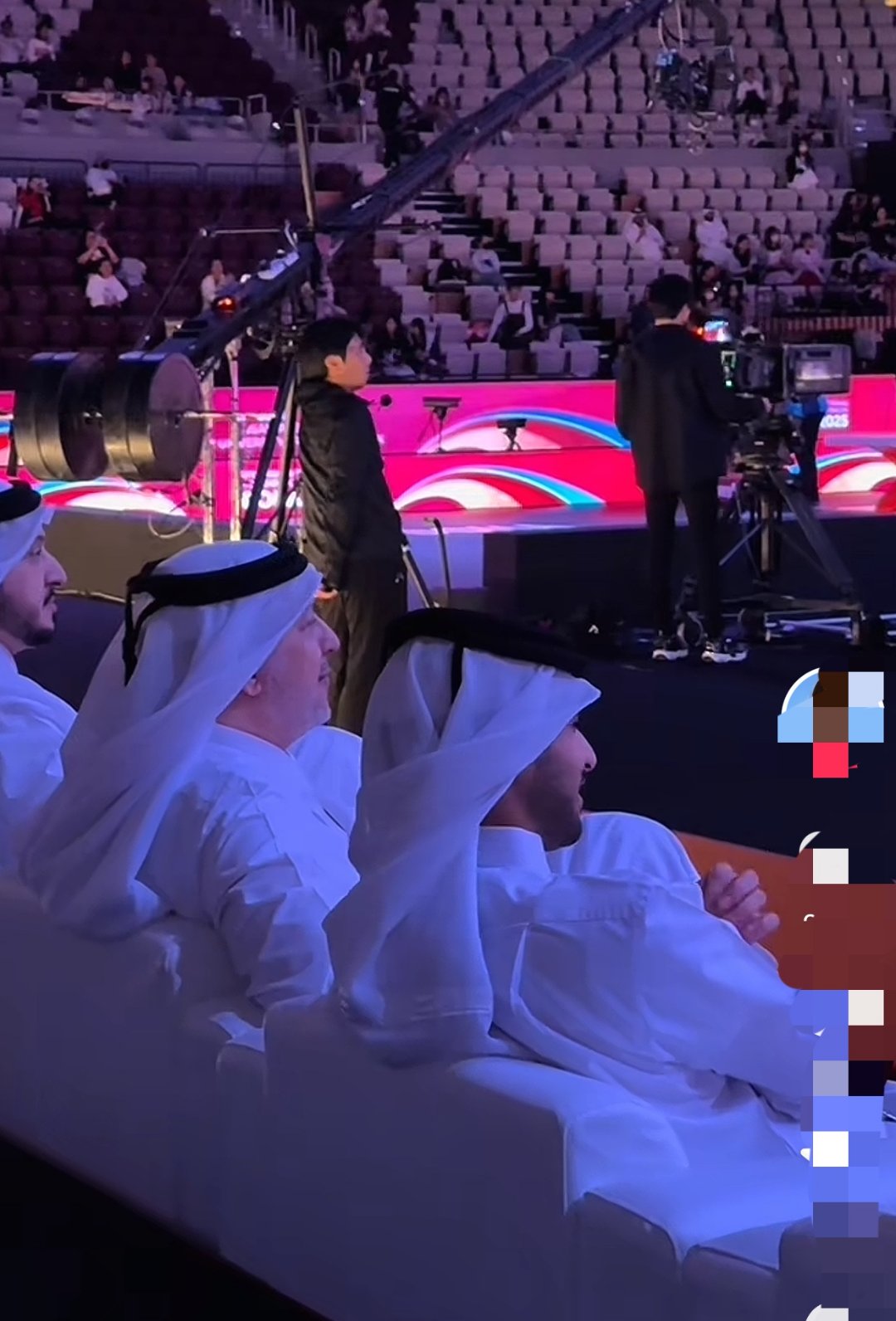 领先优势明显首场状态出色，掘金观众沸腾！，TheShy重返赛场赛场气氛高涨的简单介绍